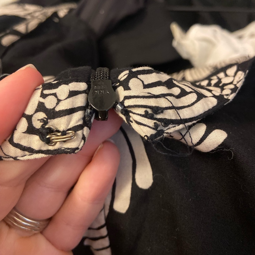 FRENCH CONNECTION Floral Black and Cream Dress - Picture 4 of 6